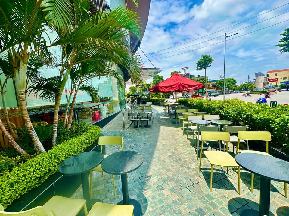 Property building, Restaurant/places to eat