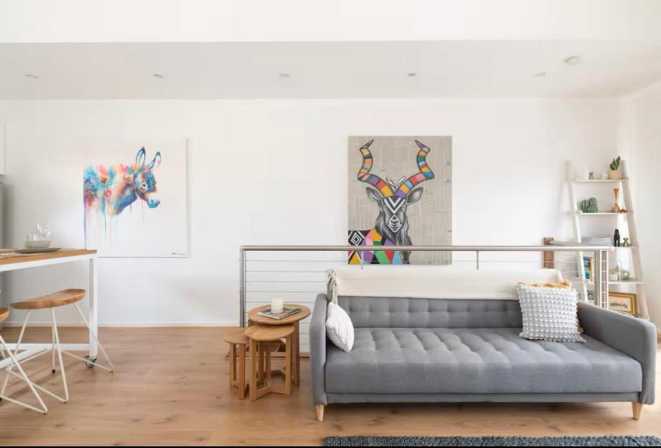 Living room, Photo of the whole room, Decorative detail, Seating area