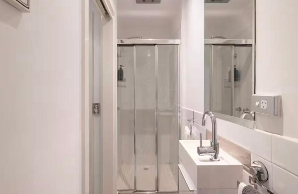 Shower, Bathroom, towels