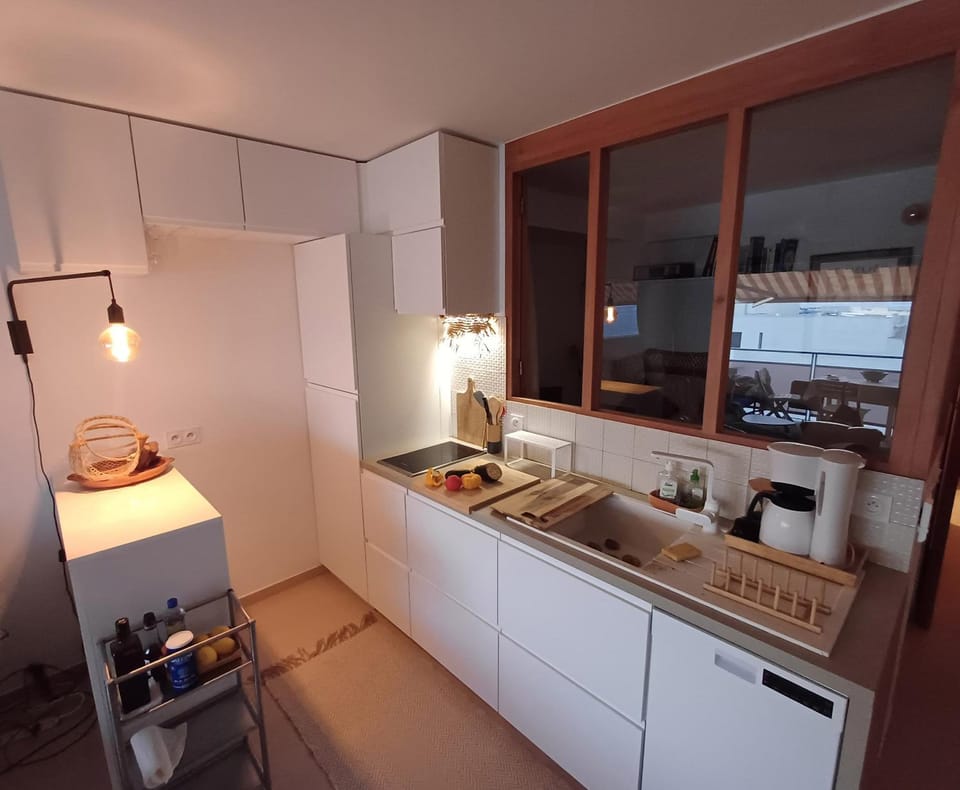 Kitchen or kitchenette