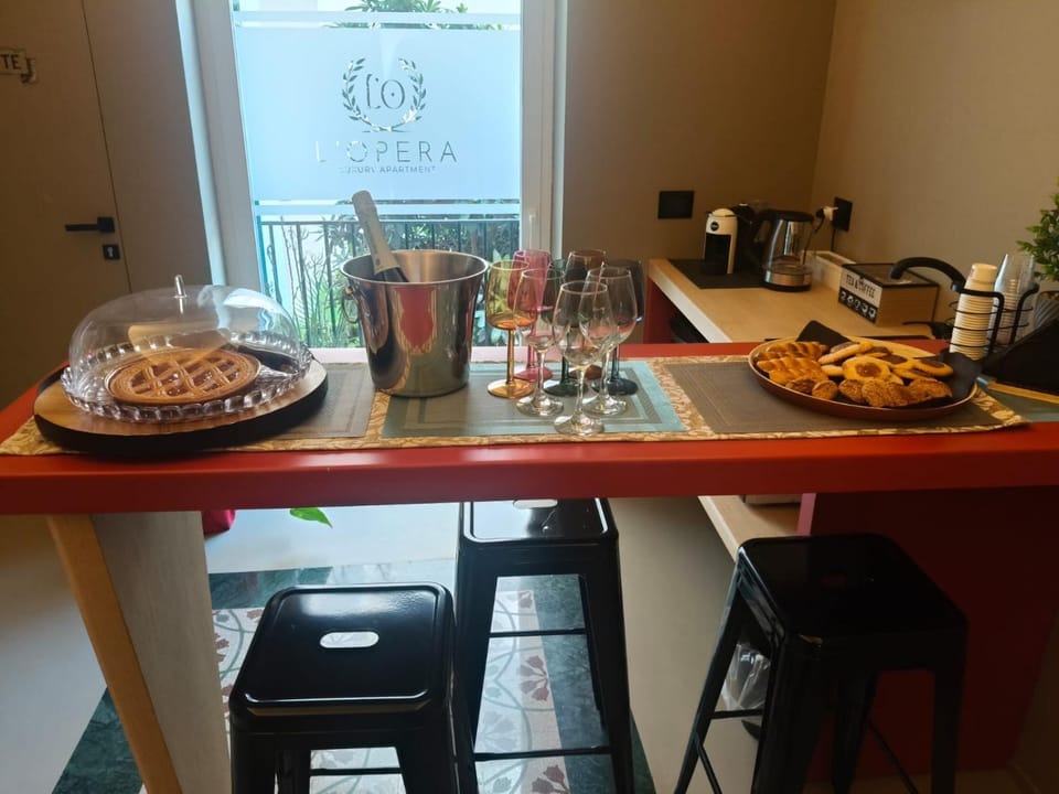 Coffee/tea facilities, Breakfast