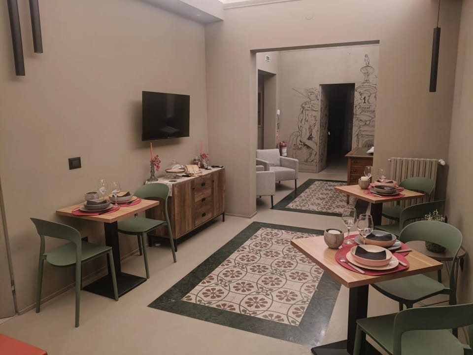 Communal lounge/ TV room, Dining area