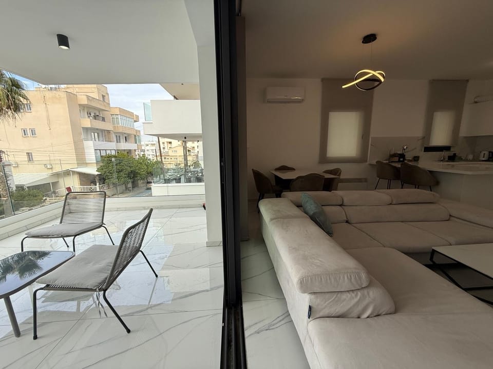 Patio, Balcony/Terrace, Living room, Seating area, Dining area, air conditioner
