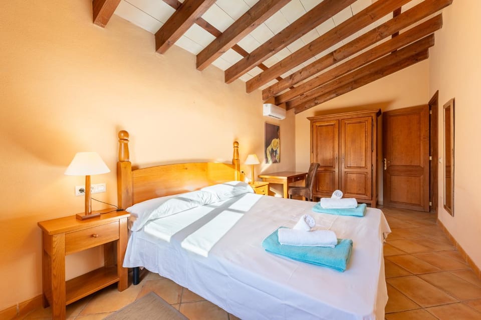 Bed, Photo of the whole room, Bedroom, towels, wardrobe