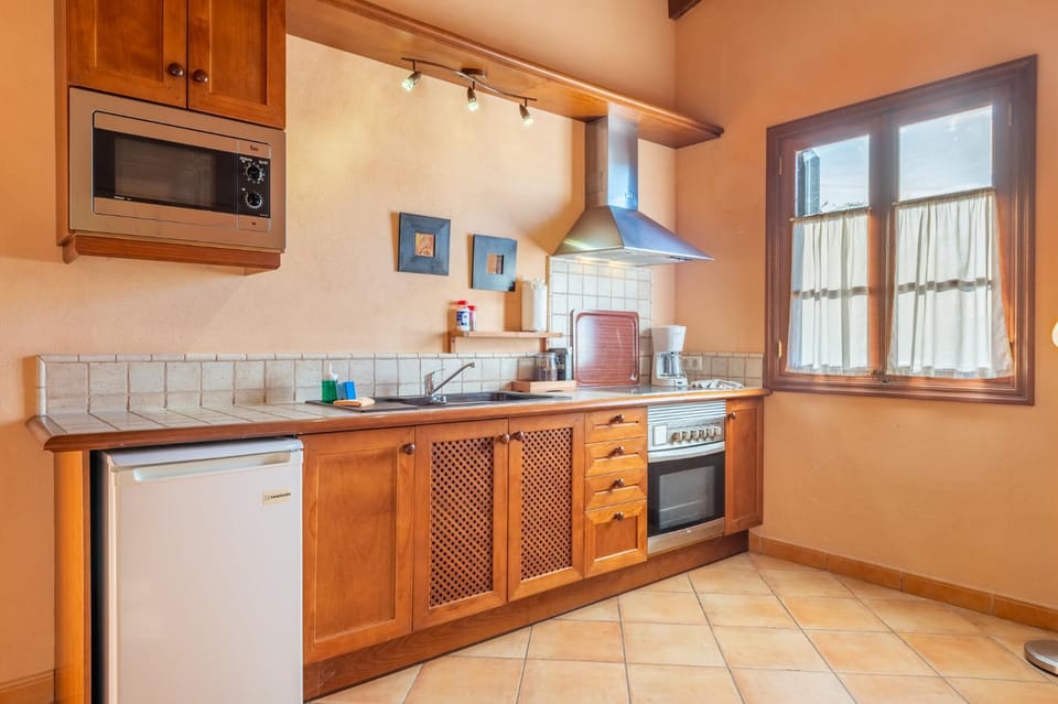Kitchen or kitchenette, oven, stove