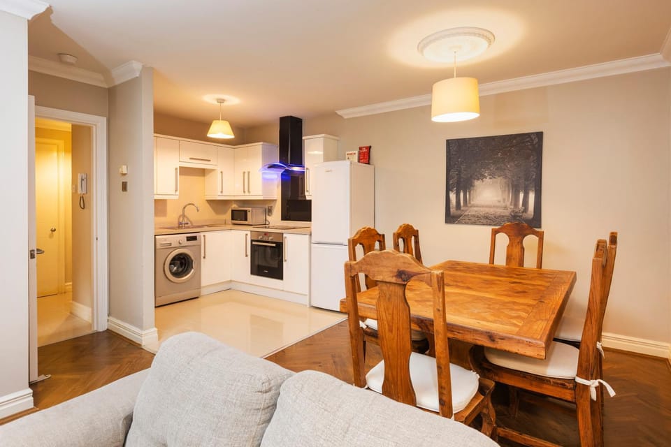 Kitchen or kitchenette, Dining area, oven, toaster