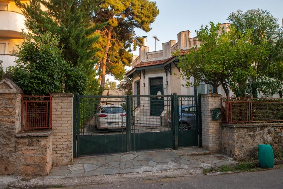 Property building, Facade/entrance, Parking