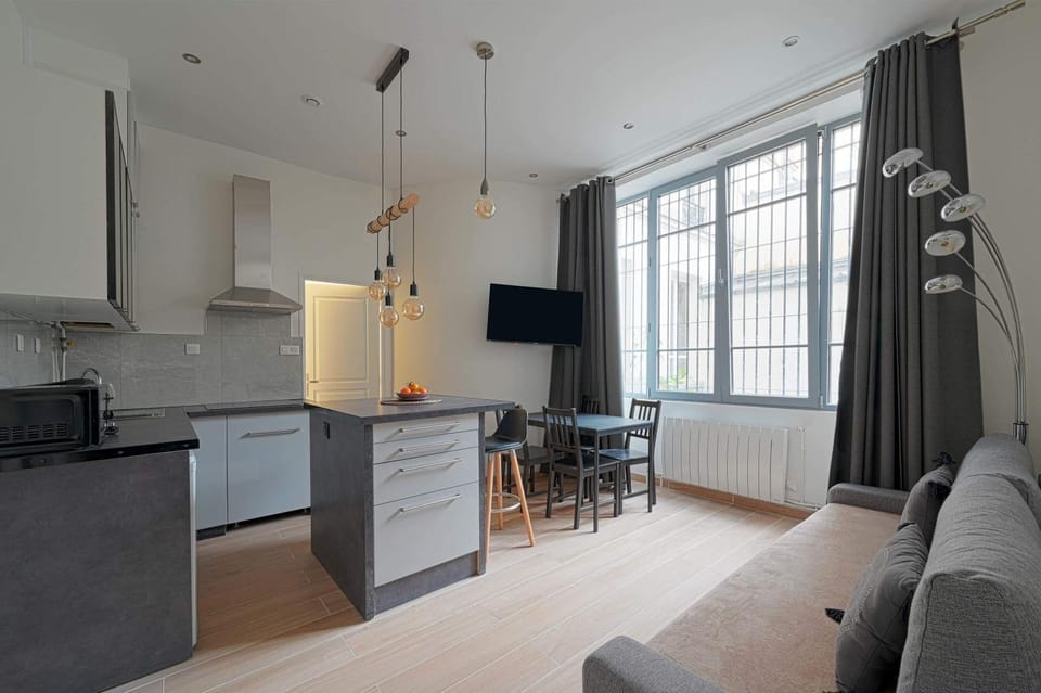 Bel Appartement Buttes-chaumont Apartment in Paris
