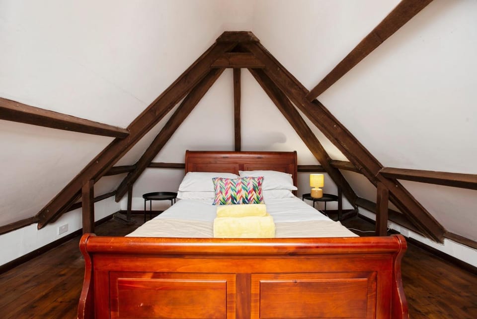 Unique, quirky, historic 400 year old appartment Apartment in Plymouth