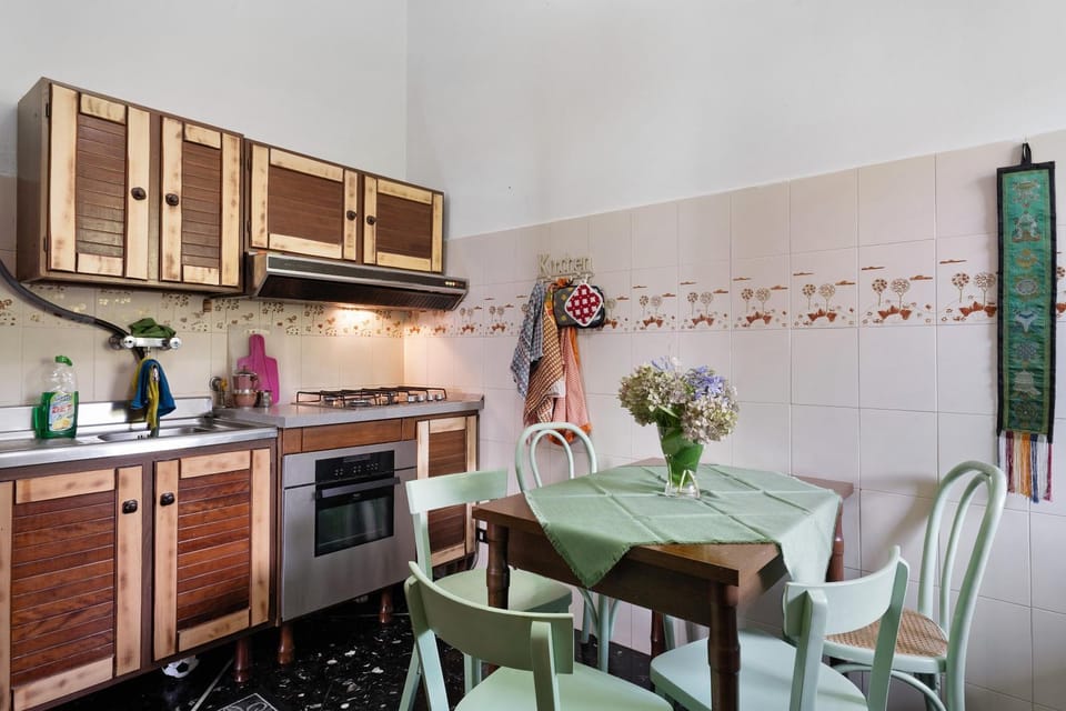 Property building, Kitchen or kitchenette, Living room