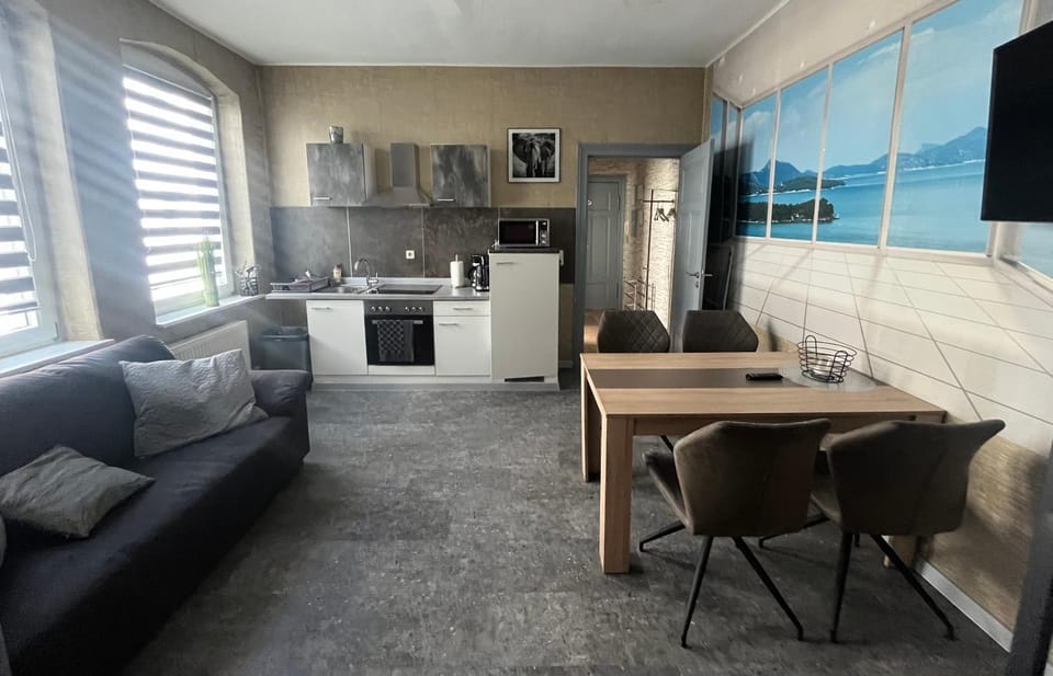 TV and multimedia, Kitchen or kitchenette, Living room, Seating area, Dining area