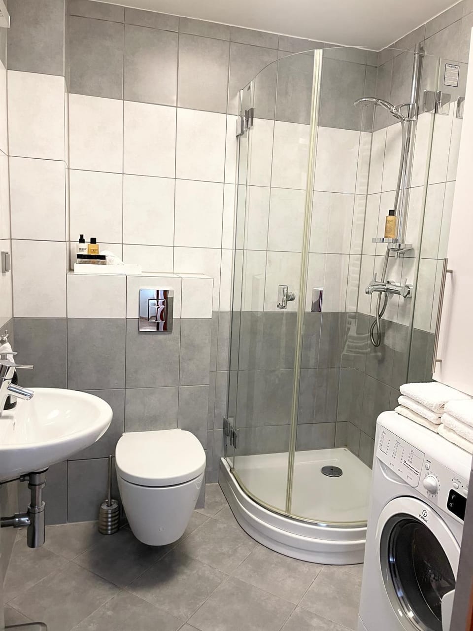 Shower, Bathroom, towels, washing machine, dryer