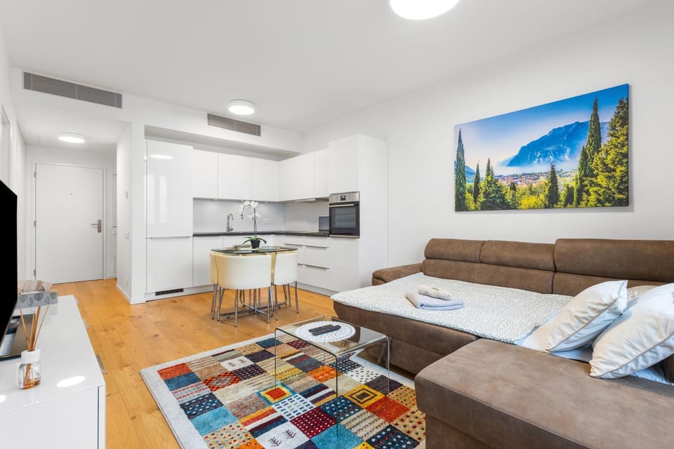 TV and multimedia, Kitchen or kitchenette, Living room, Dining area