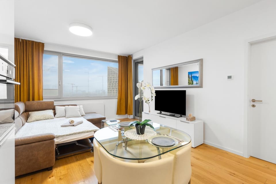 Communal lounge/ TV room, TV and multimedia, Living room, Seating area