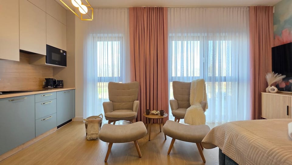 TV and multimedia, Kitchen or kitchenette, Living room, Seating area