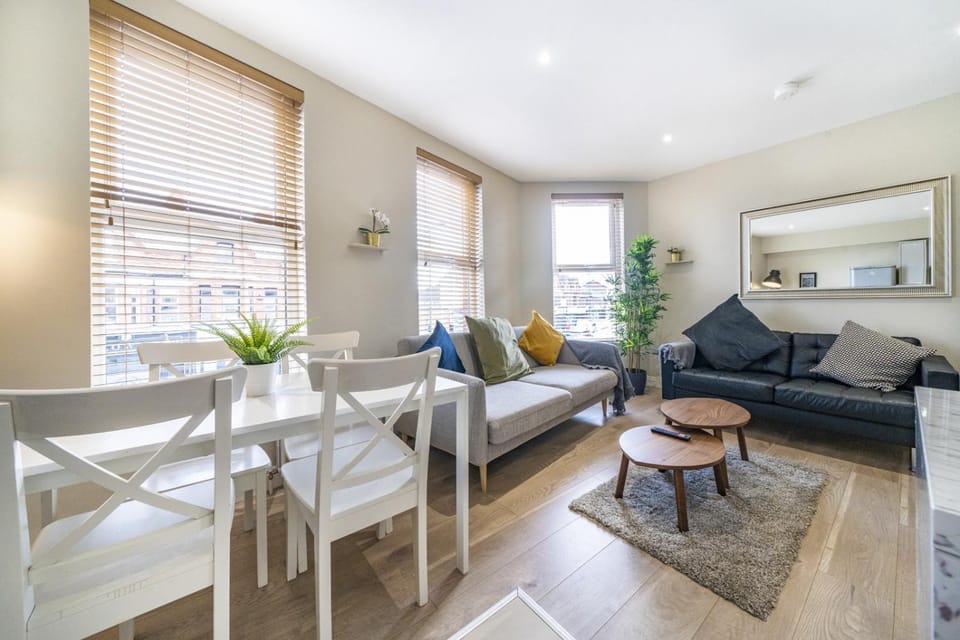 The Woodstock - 2 bd Mod Duplex Ap - Gold Short Term Stays Apartment in Belfast
