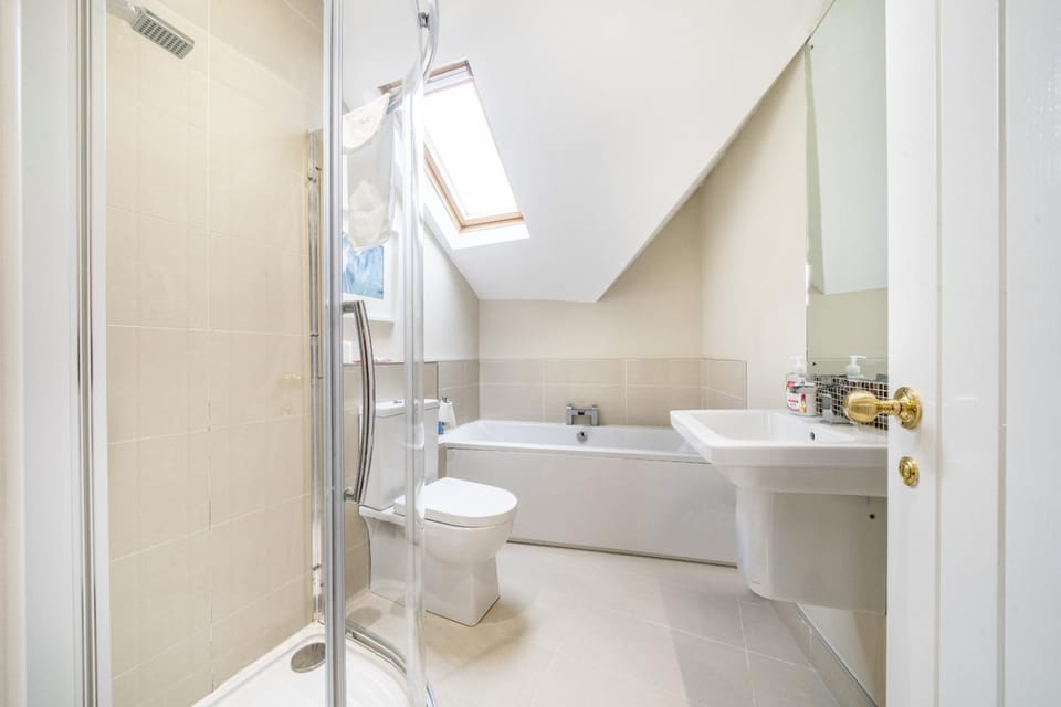 Shower, Toilet, Bathroom, Bath, towels