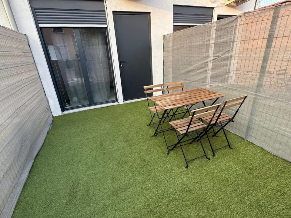 Flower power in Lyon neuf climatisé avec terrasse House in Lyon