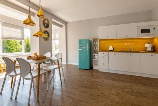 Coffee/tea facilities, Kitchen or kitchenette, Dining area, dishwasher, pet friendly, stove, toaster