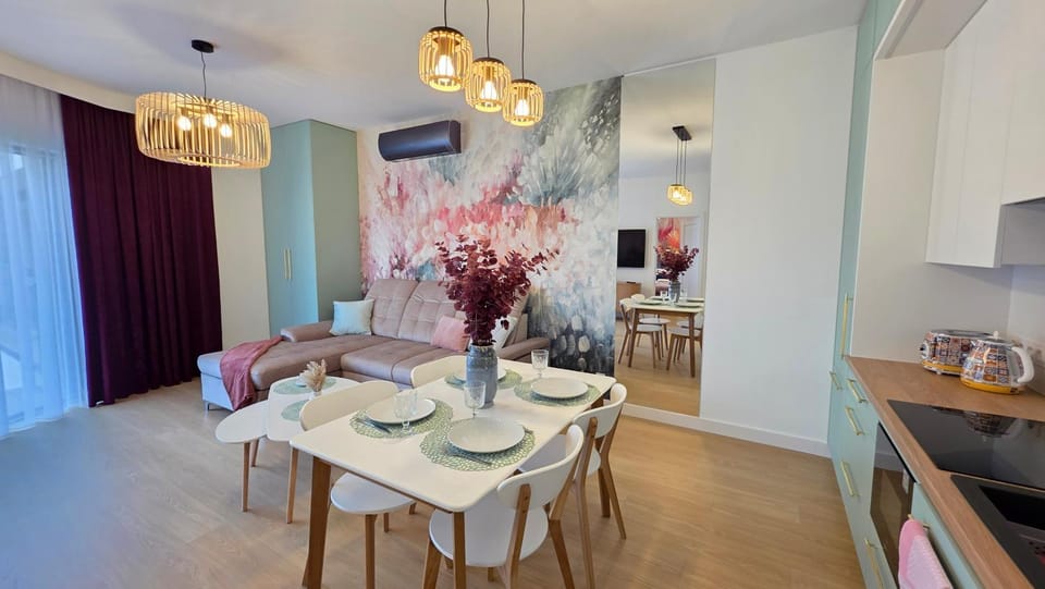 TV and multimedia, Kitchen or kitchenette, Living room, Seating area, Dining area