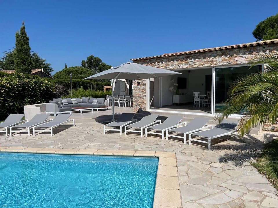 Pool view, Swimming pool, sunbed