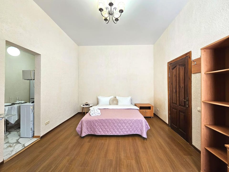 Bed, TV and multimedia, Photo of the whole room, Bedroom, wardrobe