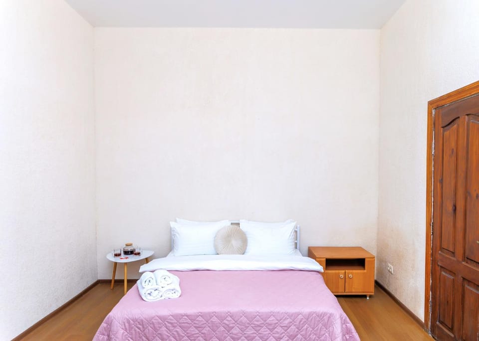 Bed, Bedroom, towels, wardrobe