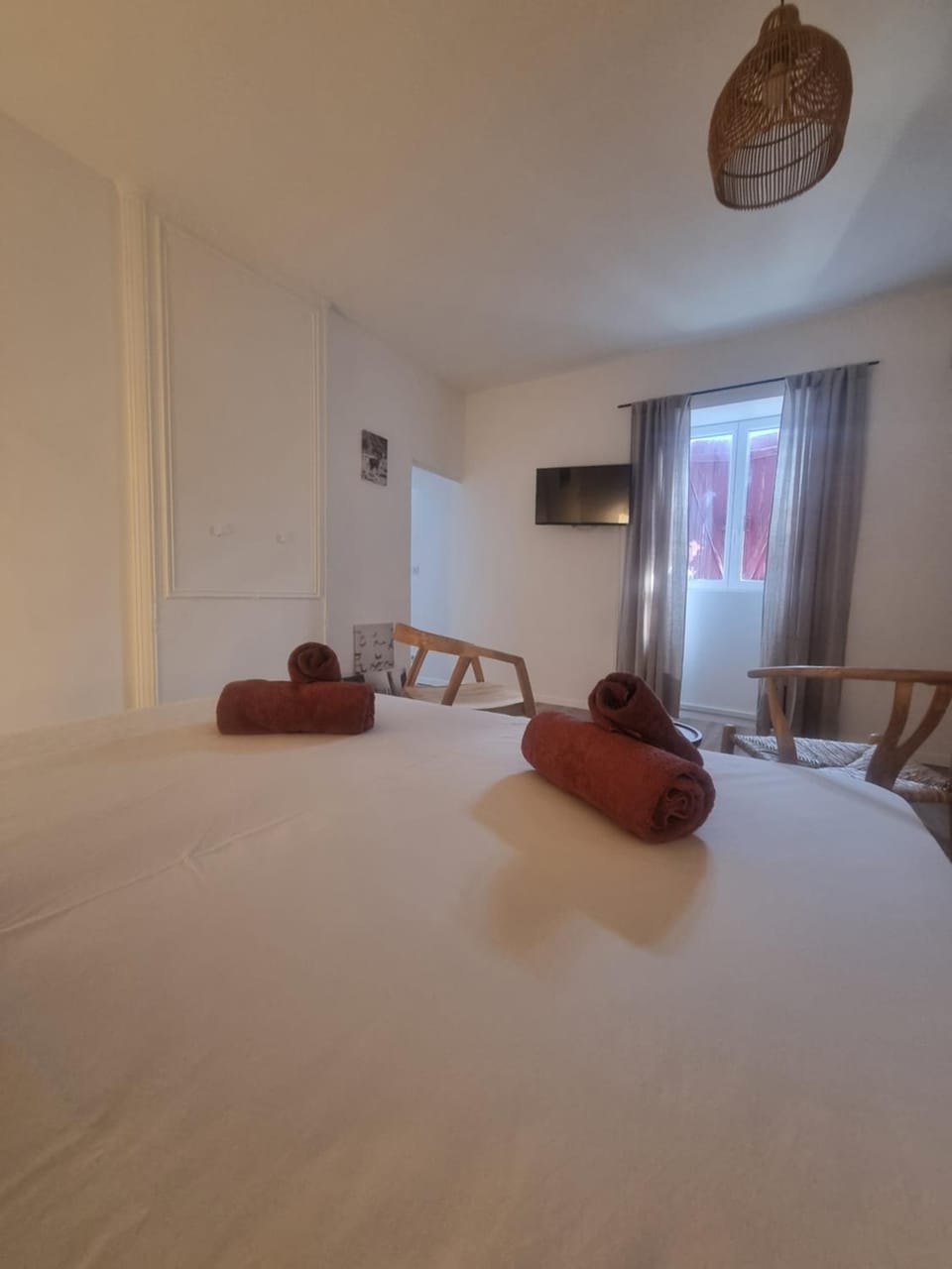 Bed, Bedroom, towels