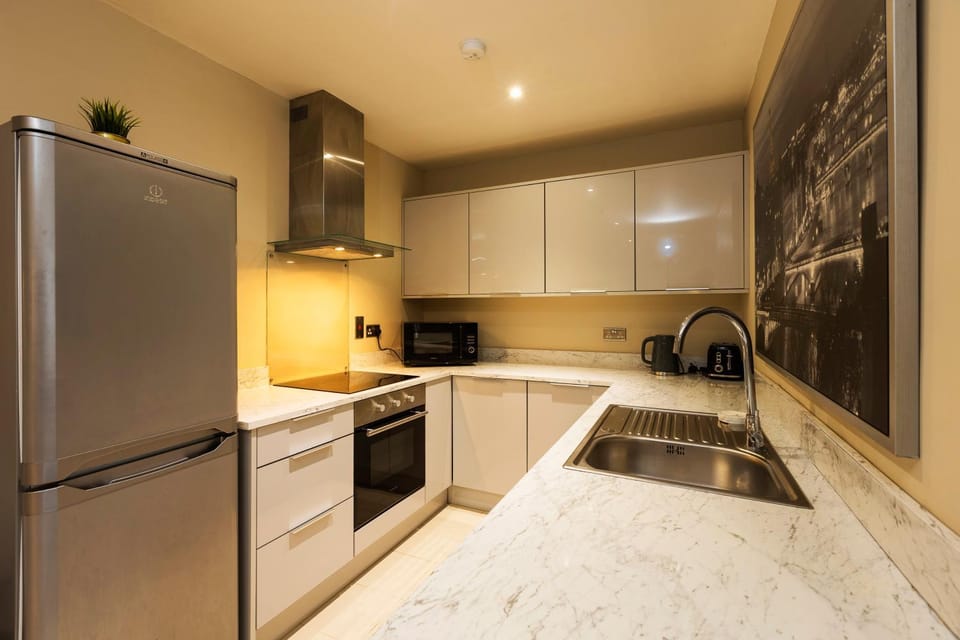Kitchen or kitchenette, dishwasher, stove