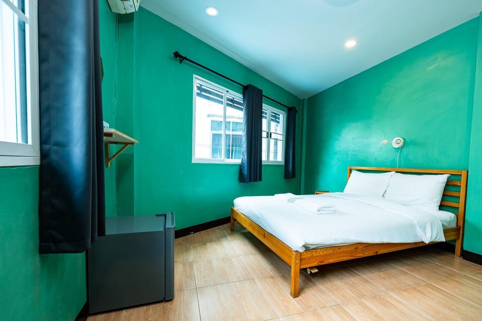 Bed, Photo of the whole room, Bedroom, air conditioner