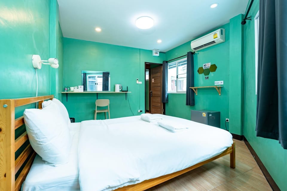 Bed, Photo of the whole room, Bedroom, air conditioner