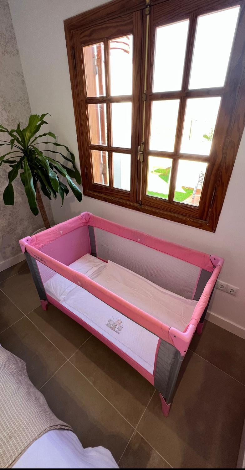Bedroom, cot