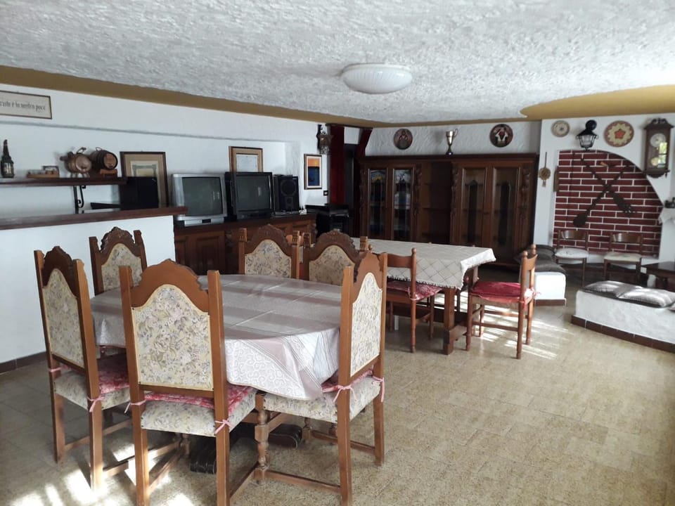 Communal lounge/ TV room, Dining area