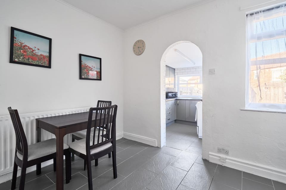 Seating area, Dining area