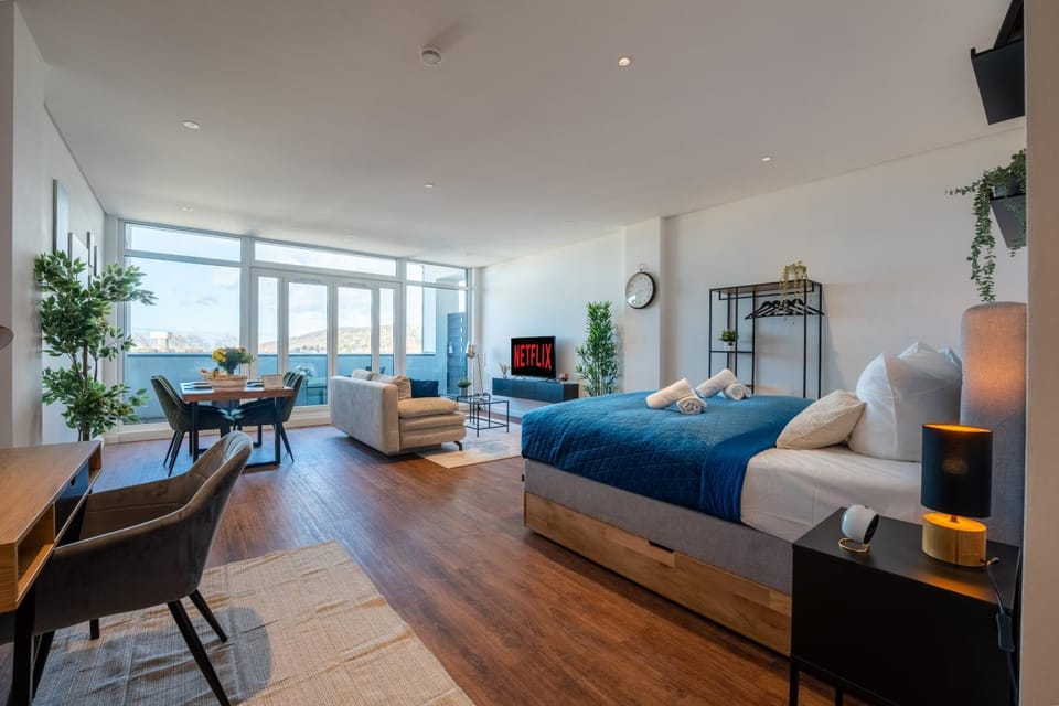 Communal lounge/ TV room, TV and multimedia, Dining area, Evening entertainment, Bedroom