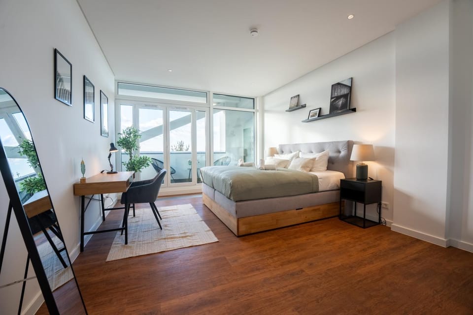 Bed, Living room, Photo of the whole room, Seating area, Dining area, Bedroom