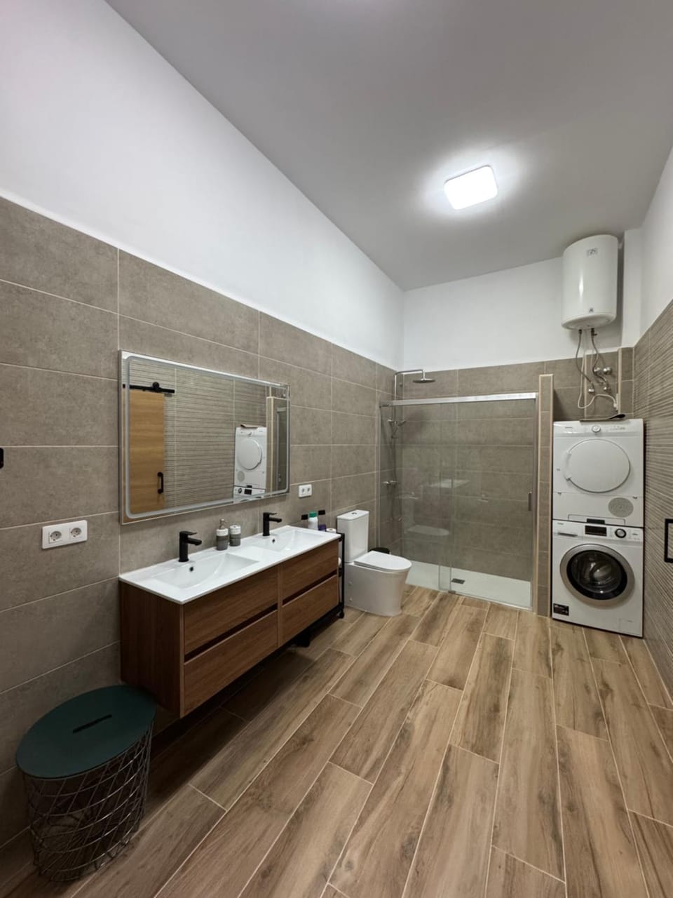 Shower, Toilet, Bathroom, washing machine, dryer