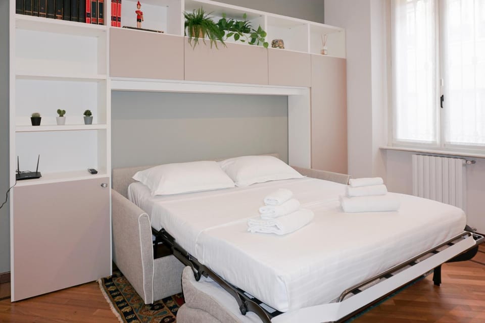 Bed, Photo of the whole room, towels