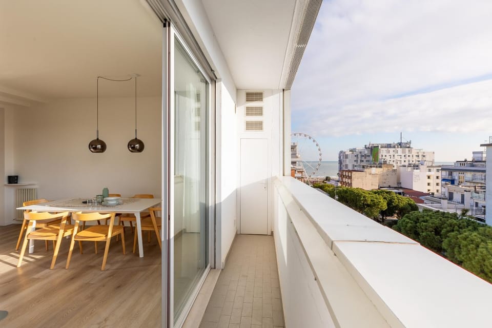 Property building, Balcony/Terrace, City view