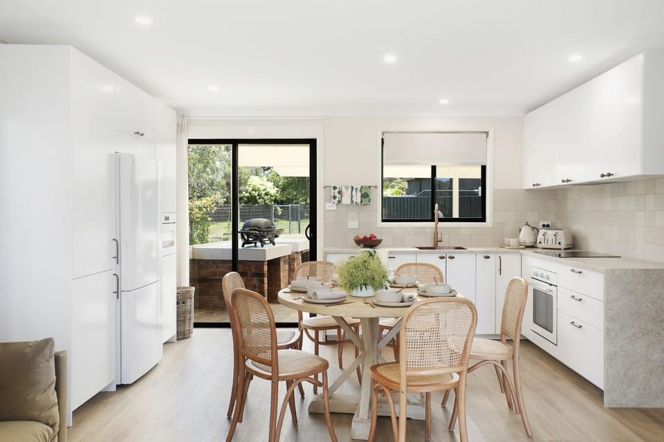 Newly Renovated, Quiet, 5min Walk to the Beach House in Callala Bay
