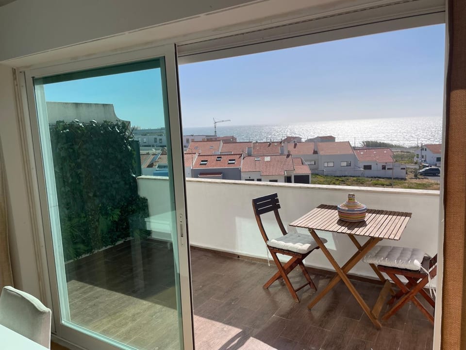 Santa Cruz Sunset Apartment in Lisbon District