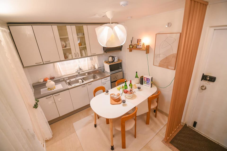 3BR Private House Hyehwa Family Stay 3 ACs Airport Taxi available Apartment in Seoul