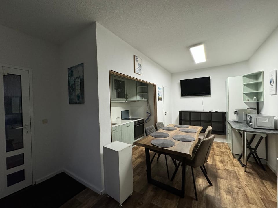 Kitchen or kitchenette, Seating area, Dining area