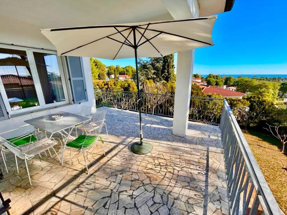 Villa Renata, bellissima villa con terrazzo vista mare e spiaggia inclusa House in Marche