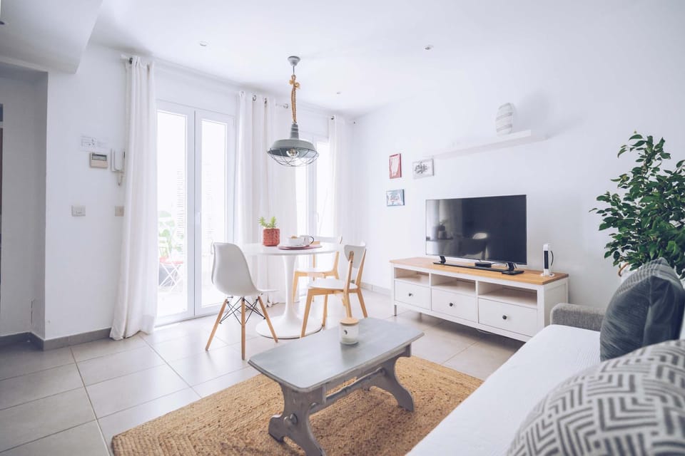 1BR w private patio in the Nook your quiet refuge Apartment in Gibraltar