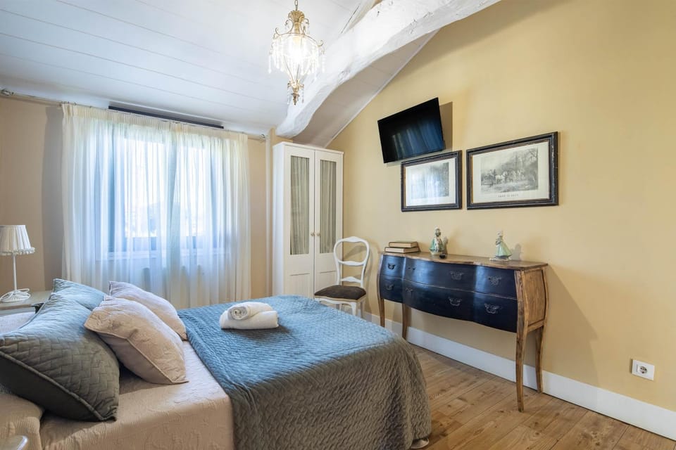 Living room, Bedroom