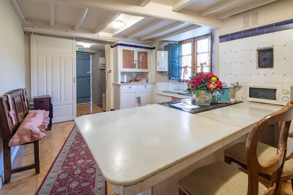Property building, Kitchen or kitchenette, Living room