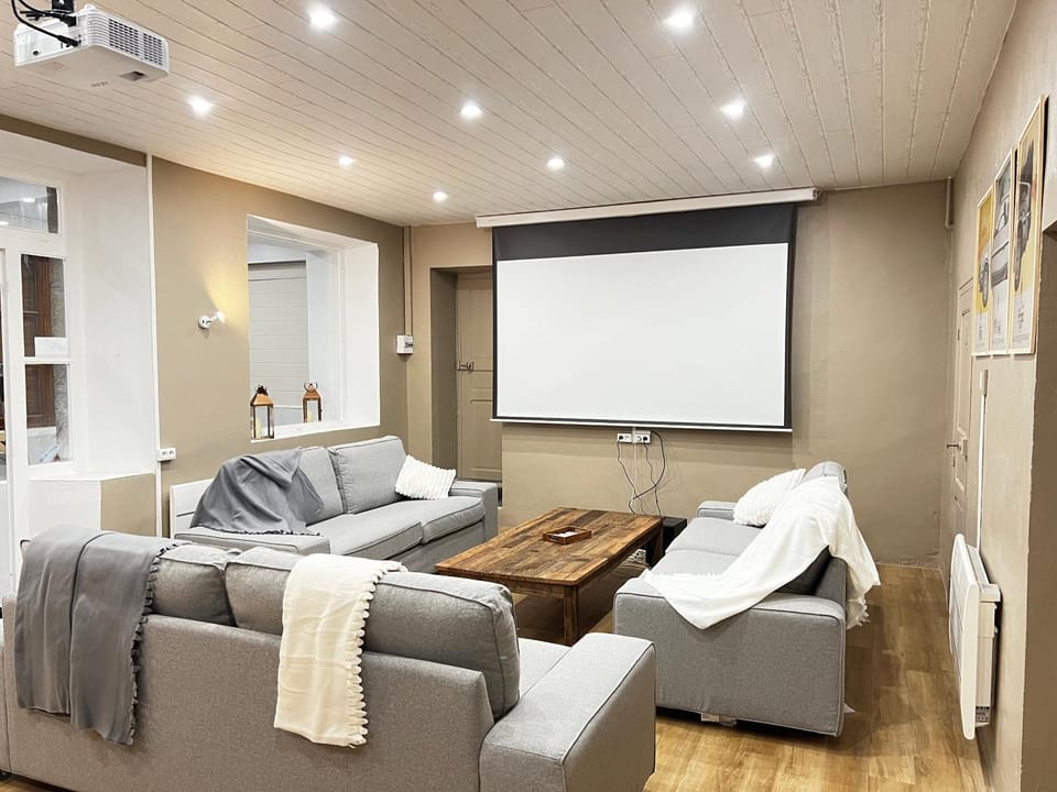 Communal lounge/ TV room, Lounge or bar