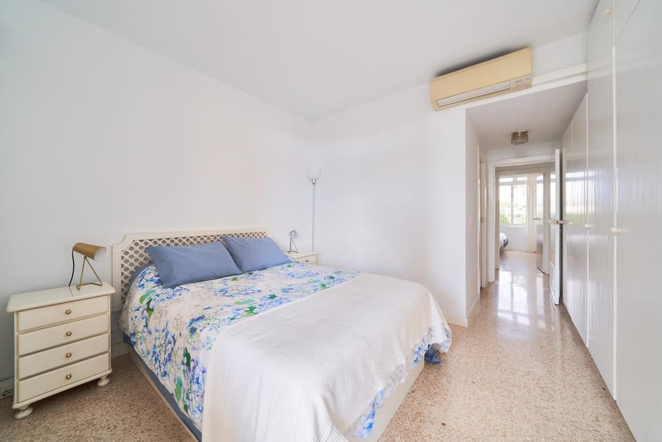 Bedroom, air conditioner