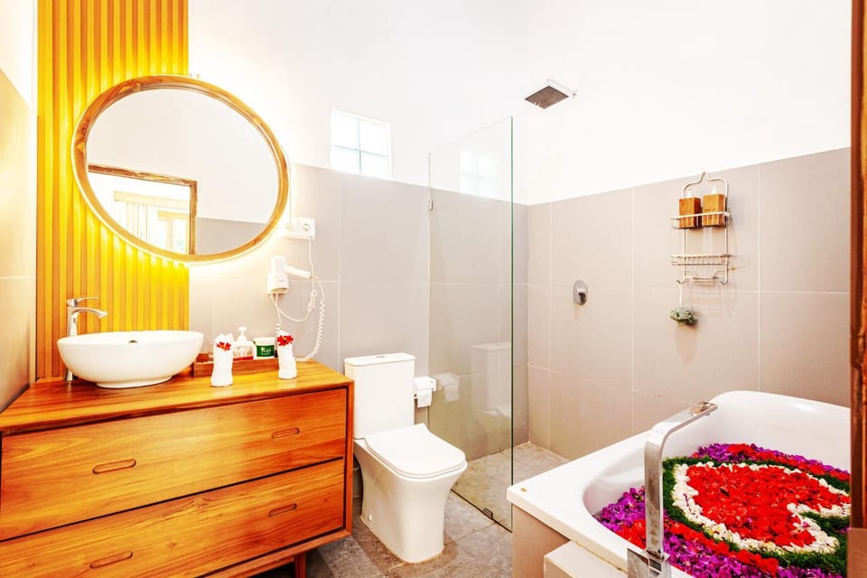 Shower, Toilet, Bathroom, Bath